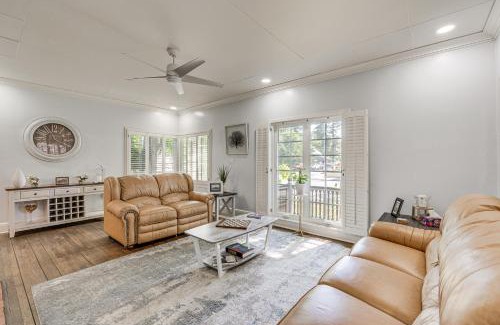 Woodland Apartamento | Historic Woodland Escape with Patio and Fire Pit!