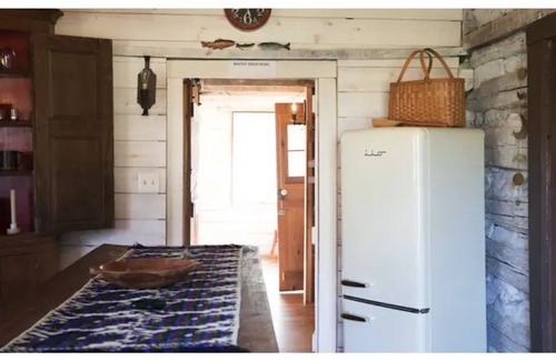 Tyro Cabina | Historical 1850's Cosmic Cabin