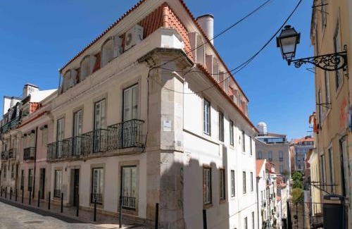 Misericordia Apartamento | Historical 3 Bedroom Duplex Apartment in Lisbon