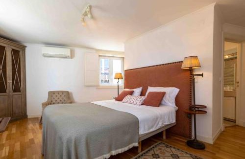 Misericordia Apartamento | Historical 3 Bedroom Duplex Apartment in Lisbon