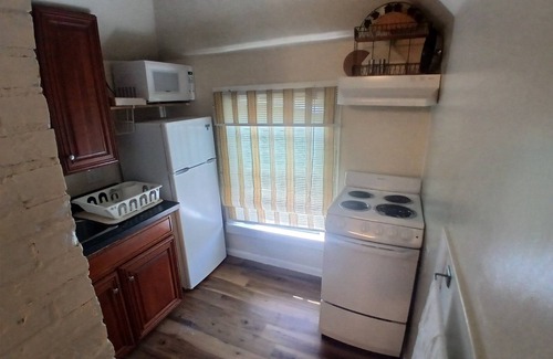 Lowry Hill East Apartamento | Historical 3rd floor studio apartment in Uptown Wedge