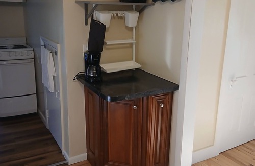 Lowry Hill East Apartamento | Historical 3rd floor studio apartment in Uptown Wedge