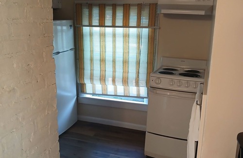 Lowry Hill East Apartamento | Historical 3rd floor studio apartment in Uptown Wedge