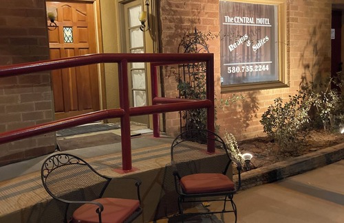 Buffalo Apartamento | Historical Charm, 2 bedroom Red Door Suite