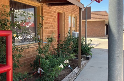 Buffalo Apartamento | Historical Charm, 2 bedroom Red Door Suite