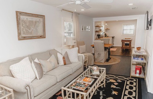 Darien Casa | Back to school DEAL! Downtown Darien