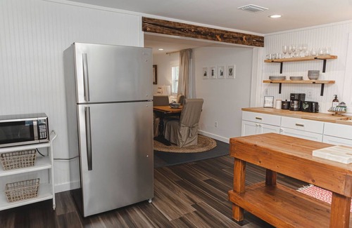 Darien Casa | Back to school DEAL! Downtown Darien