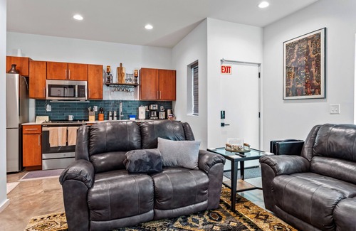 Chattanooga Condominio | Historical Downtown, Private, Self-check-in, 1 car Parking, 1King & 1Queen beds