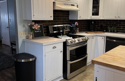 Loudonville Apartamento | Historical Downtown 2 Bedroom Upstairs Loft