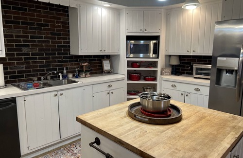 Loudonville Apartamento | Historical Downtown 2 Bedroom Upstairs Loft