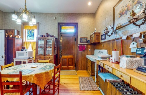 Springfield Casa | Historical Home w/ Modern Conveniences w/ Porches