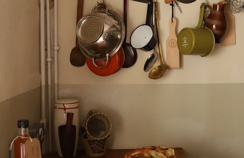 Abergavenny Cabaña | Historical Little Mill Cottage, Moments From Mountains and Market Town
