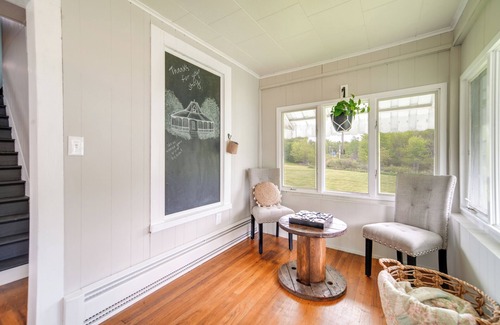 Cambridge Springs Cabaña | Historical Magnesia Springs Home, Near Kayaking!