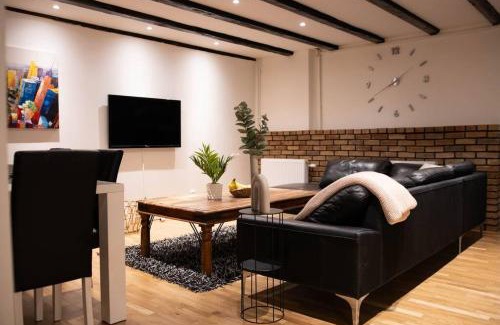 Raus Plantering Apartamento | Historical Malt Factory Apartment, 6 Bedrooms, sleeps 12 , Hot Tub