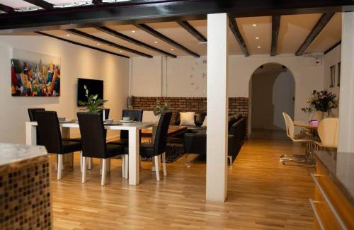 Raus Plantering Apartamento | Historical Malt Factory Apartment, 6 Bedrooms, sleeps 12 , Hot Tub