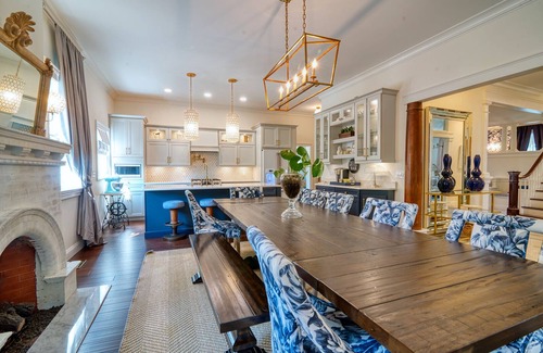 New London Casa | Historical New England coastal holiday home-2 min. from Ocean Beach