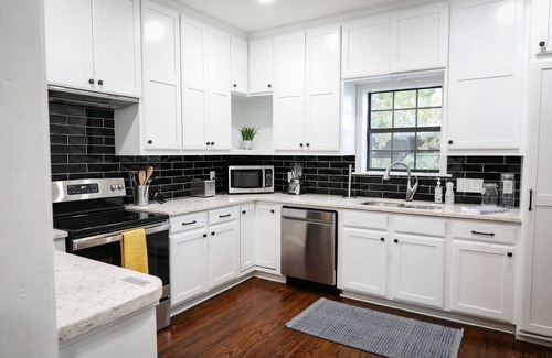 Boerne Casa | Historical property directly on Main St in Boerne
