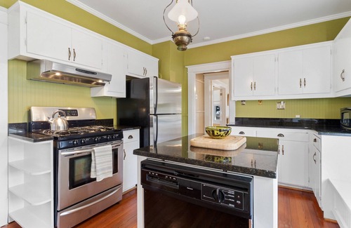 Reedville Casa | Historical Queen Anne on Main Street Reedville!
