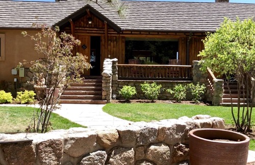 Southwest Colorado Springs Casa | Histórico Resort Home ubicado en 8 acres sobre la ciudad de Colorado Springs