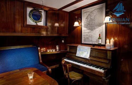 Municipality of Kampen Alquiler De Eote | Historical sailing ship