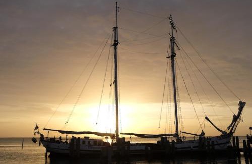 Municipality of Kampen Alquiler De Eote | Historical sailing ship
