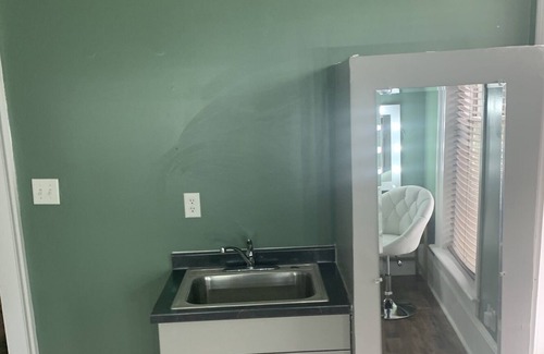 Suffolk Apartamento | Historical Suffolk Loft Apartment in Downtown Area
