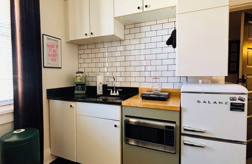 Uniontown Apartamento | Historically Charming studio in the heart of Uniontown.