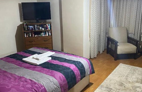 Maltepe Apartamento | Historically furnished old Istanbul style flat.
