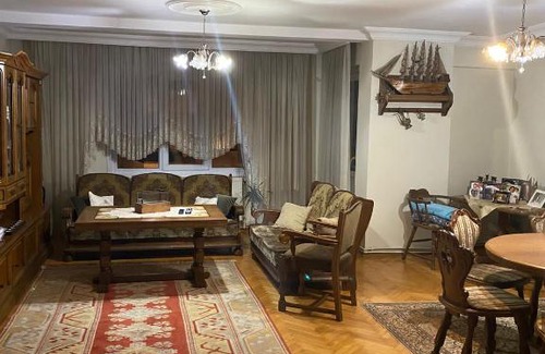 Maltepe Apartamento | Historically furnished old Istanbul style flat.
