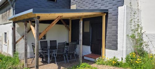 Holzhausen Casa | Historisches Ferienhaus "Schwalbennest" mit Eseln