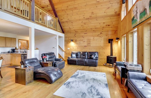 Aspers Cabina | History, Hikes & Fireside Nights: Fayetteville Gem