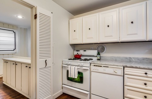 Sheffield Neighbors Condominio | History Surrounds You and This Lovingly Cared for Coach House - Parking Available! by RedAwning