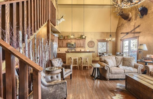 Deadwood Cabina | Hitchin Post - Access to Pool!