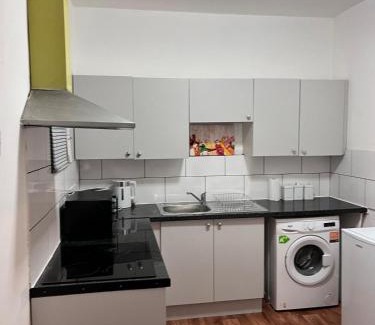 Kettering Apartamento | HIVESTAYS Free Wi-Fi, Smart TV, Parking, Tea &Coffee