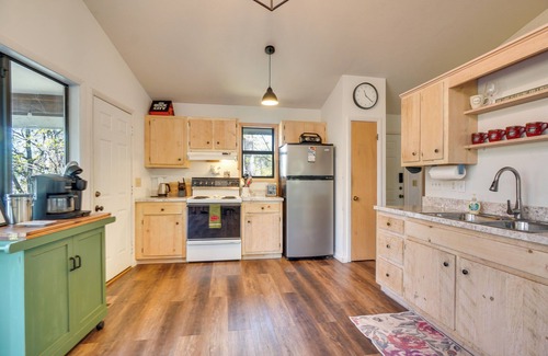 Unaka Cabina | Hiwassee Lake Access: Pet-Friendly Cabin w/ Views!