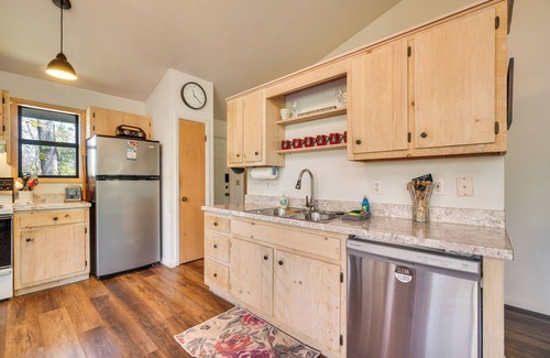 Unaka Cabina | Hiwassee Lake Access: Pet-Friendly Cabin w/ Views!