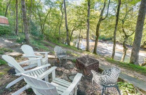 Hiawassee Casa | Hiwassee River Gem with Huge Decks Great for Groups