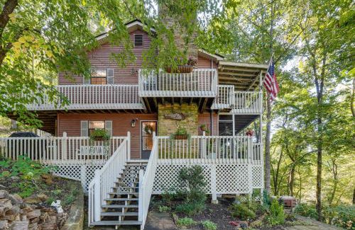 Hiawassee Casa | Hiwassee River Gem with Huge Decks Great for Groups
