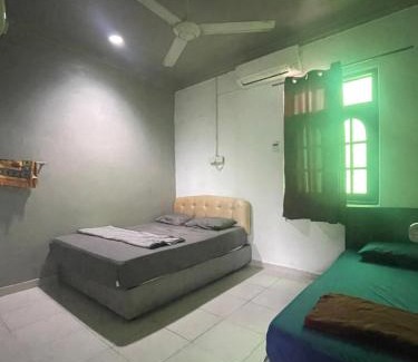 Batu Buruk Casa | Hj Hassan Guest House Bungalow A