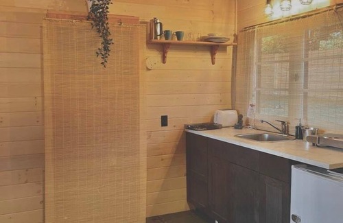 Muskoka Lakes Cabina | HK’S Love Den (Premium Lakefront View~ Muskoka Lake Cottages #1)