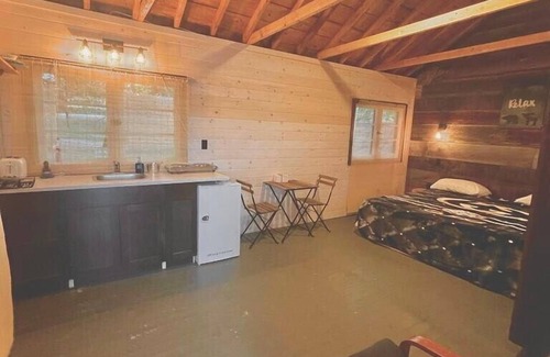 Muskoka Lakes Cabina | HK’S Love Den (Premium Lakefront View~ Muskoka Lake Cottages #1)