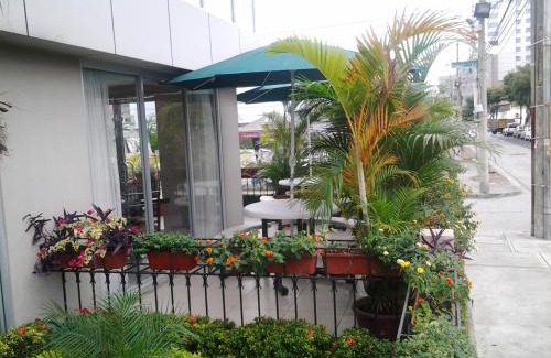 Barrio Kennedy Hotel | HM International Hotel