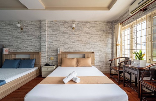 District 10 Hotel | Hoàng Long Hotel By Cozrum