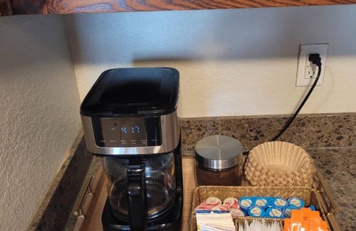 Calera Casa | Ho-On-Day. A cozy home away from home. Native Theme close to the Choctaw Casino.