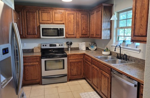Calera Casa | Ho-On-Day. A cozy home away from home. Native Theme close to the Choctaw Casino.