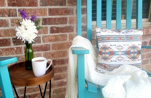 Calera Casa | Ho-On-Day. A cozy home away from home. Native Theme close to the Choctaw Casino.