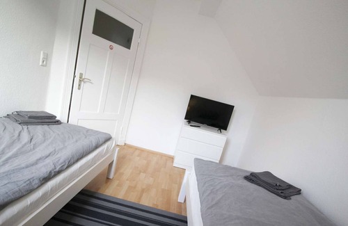 Edewecht Apartamento | HÖ01 large apartment with dryer and washing machine
