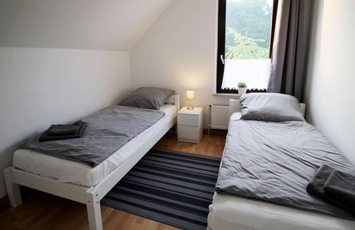 Edewecht Apartamento | HÖ01 large apartment with dryer and washing machine