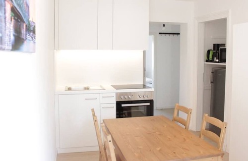 Wahnheide Apartamento | HÖ01 large apartment with dryer and washing machine