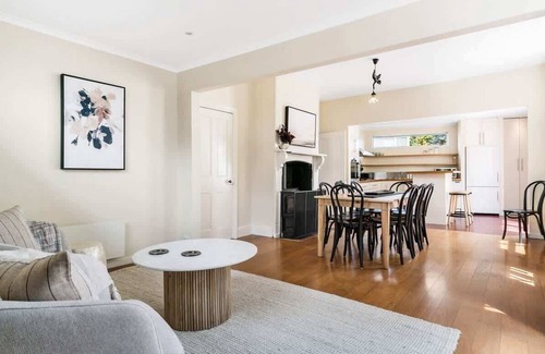 New Town Casa | Hobart Heritage Home - Close to CBD & Airport
